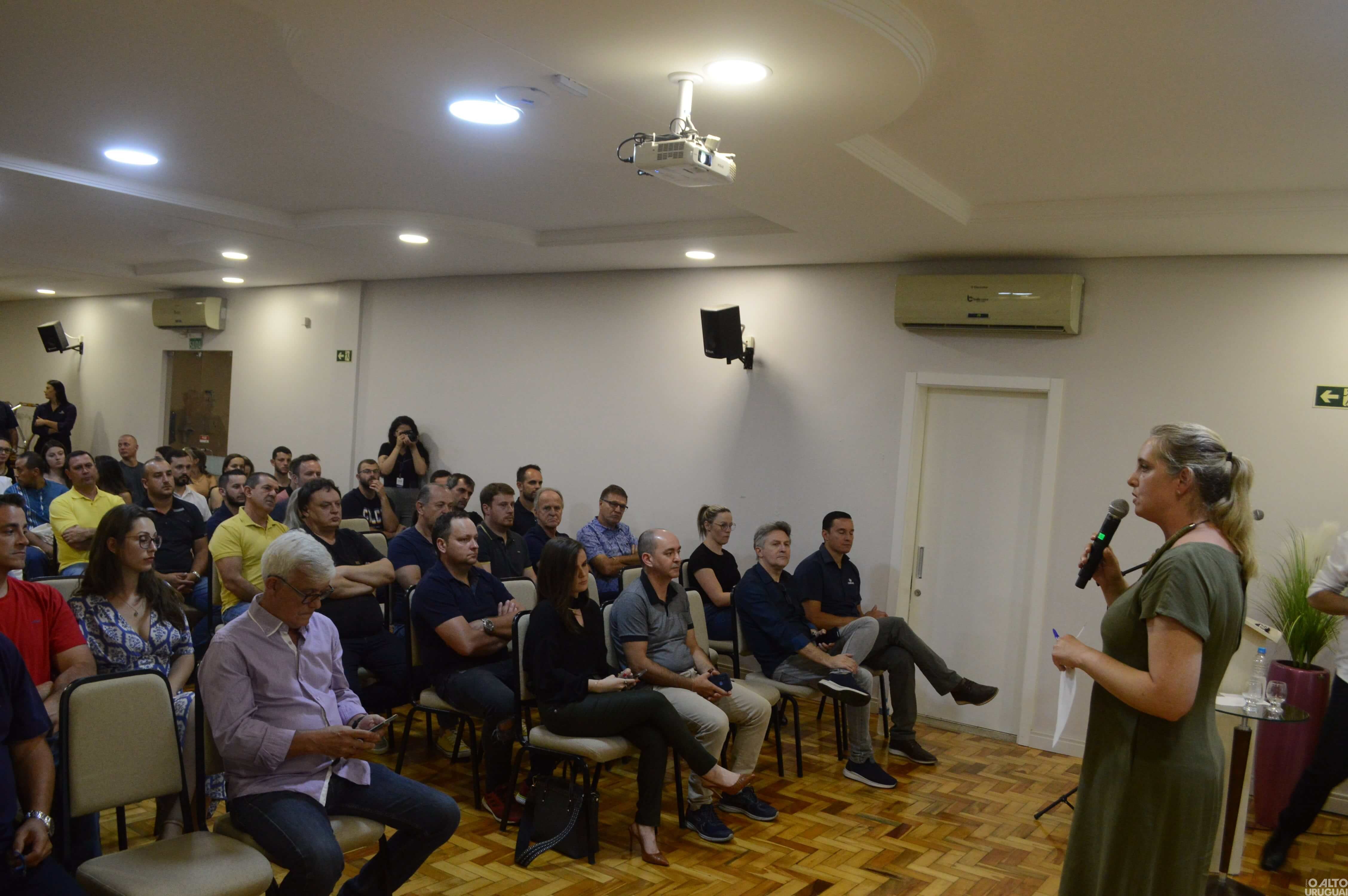 Cresol Raiz promove conversa sobre inovação empresarial