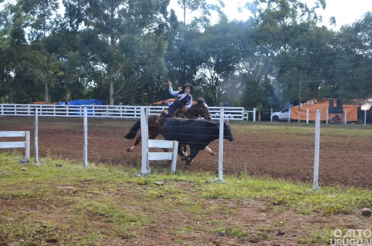 Mulheres dão show no Duelo de Prendas Bibiana Cambará nas provas do Rodeio Crioulo de FW