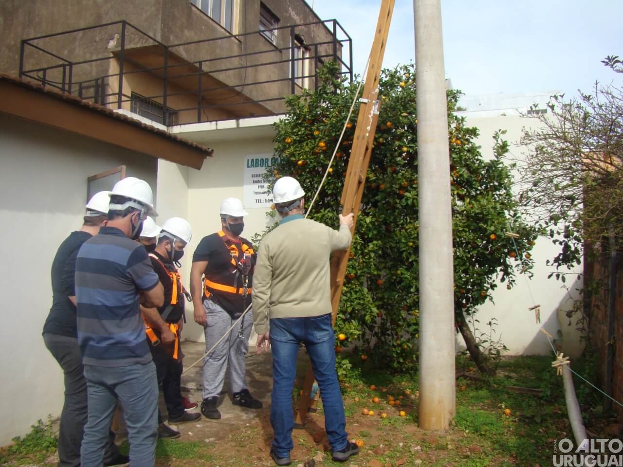 Colaboradores do Cigres participam de treinamento sobre trabalho em altura