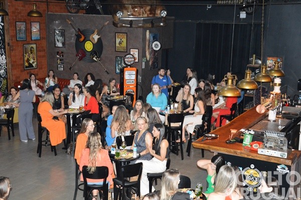 Divina Femme celebra nove anos com evento beneficente