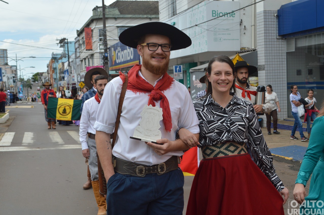 Desfile Farroupilha encerra festejos de FW