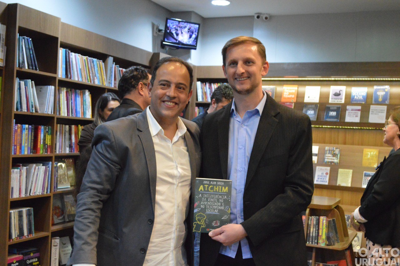 Médico Jorge Alan Souza recebe convidados para lançamento de seu livro