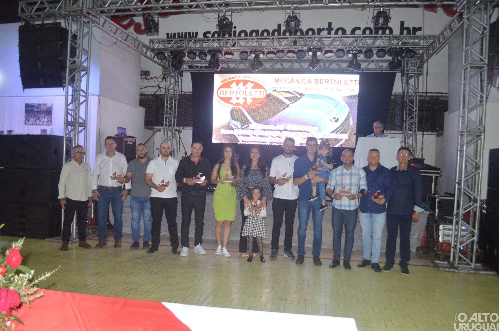 Centenas de pessoas participam das comemorações dos 100 anos de São João do Porto