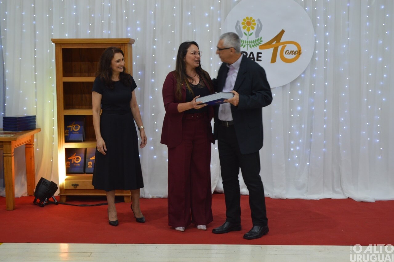 Jantar marca 40 anos da Apae-FW