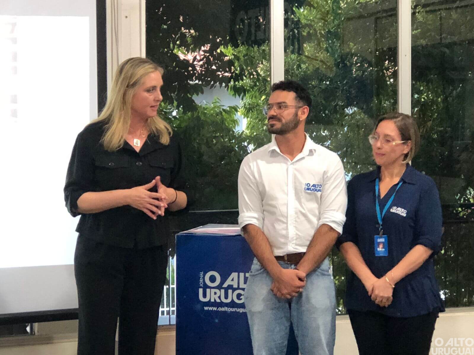 Grupo O Alto Uruguai apresenta revista Set a convidados