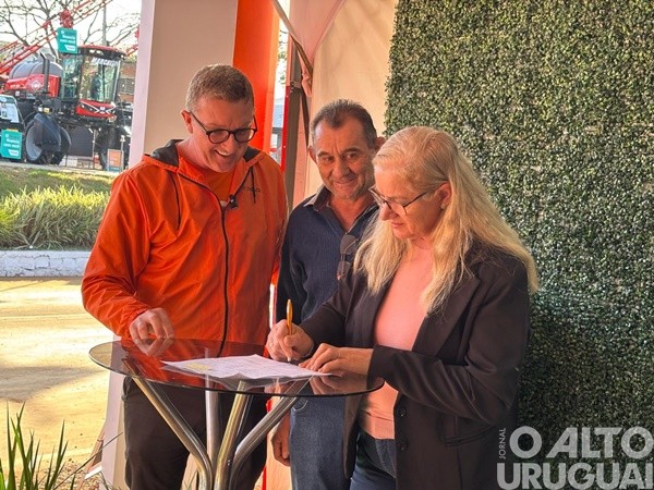 Cresol Raiz está presente na feira com atrações interativas, negócios e presença marcante no agro