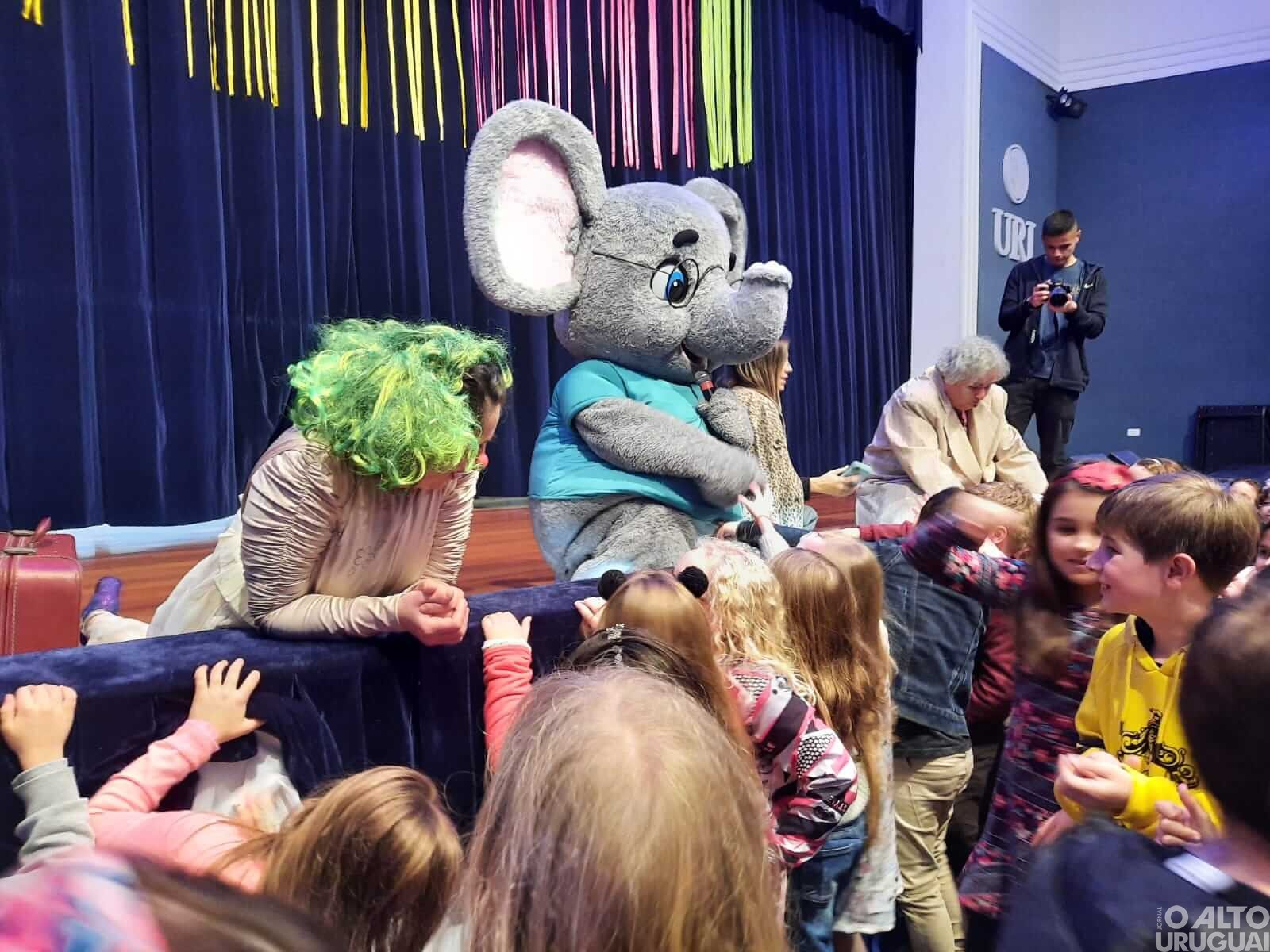 Escola Afonso Pena promove peça teatral comemorativa aos seus 60 anos