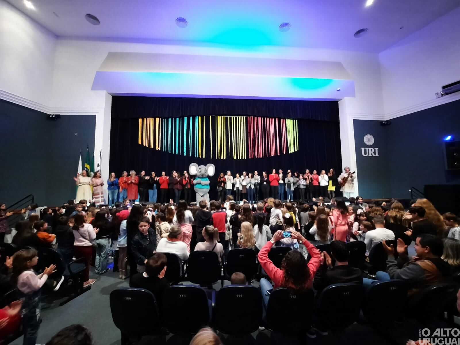 Escola Afonso Pena promove peça teatral comemorativa aos seus 60 anos