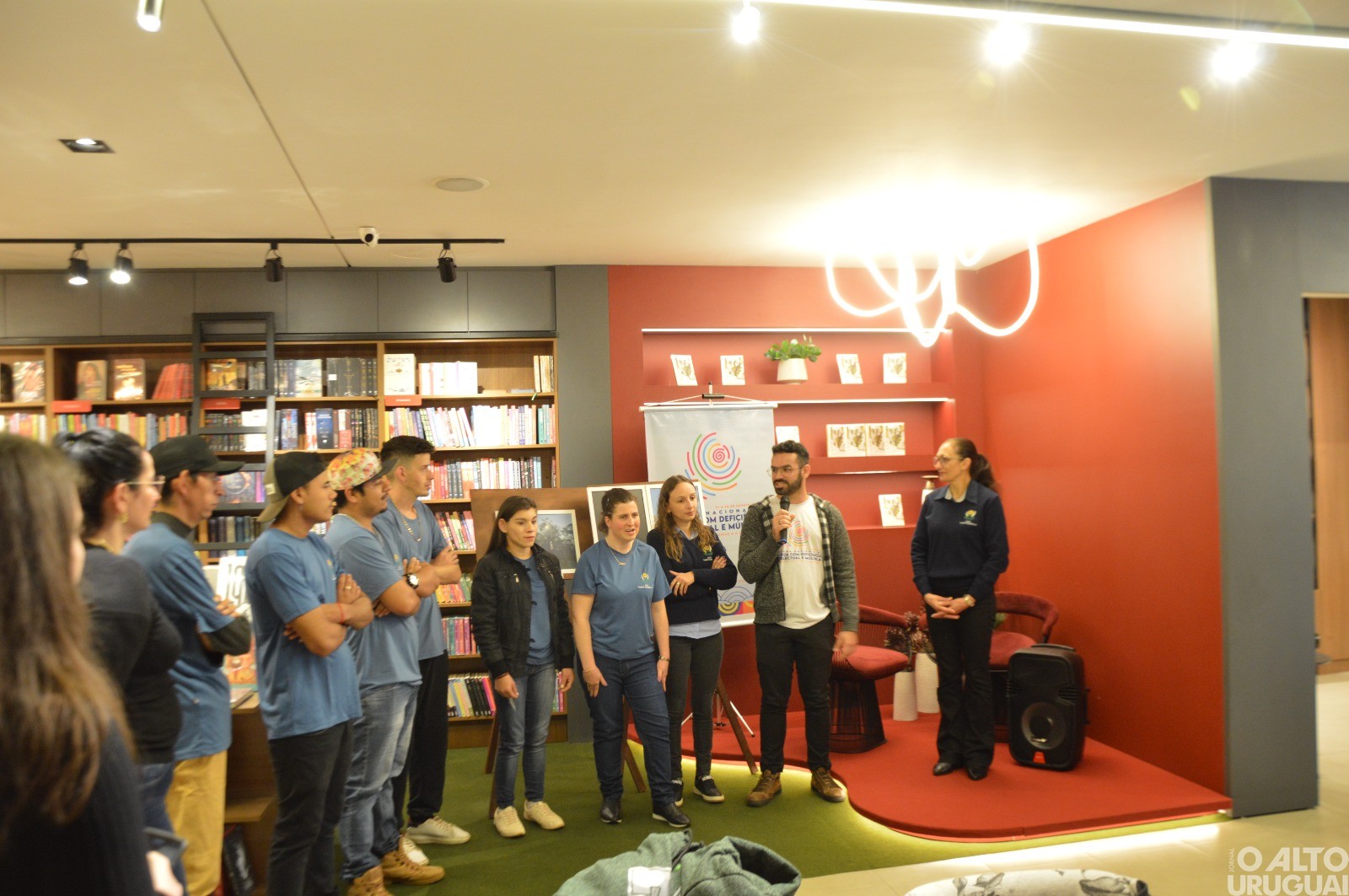 Apae-FW promove exposição fotográfica