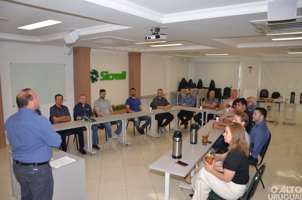 Sicredi Conexão renova apoio ao futsal regional