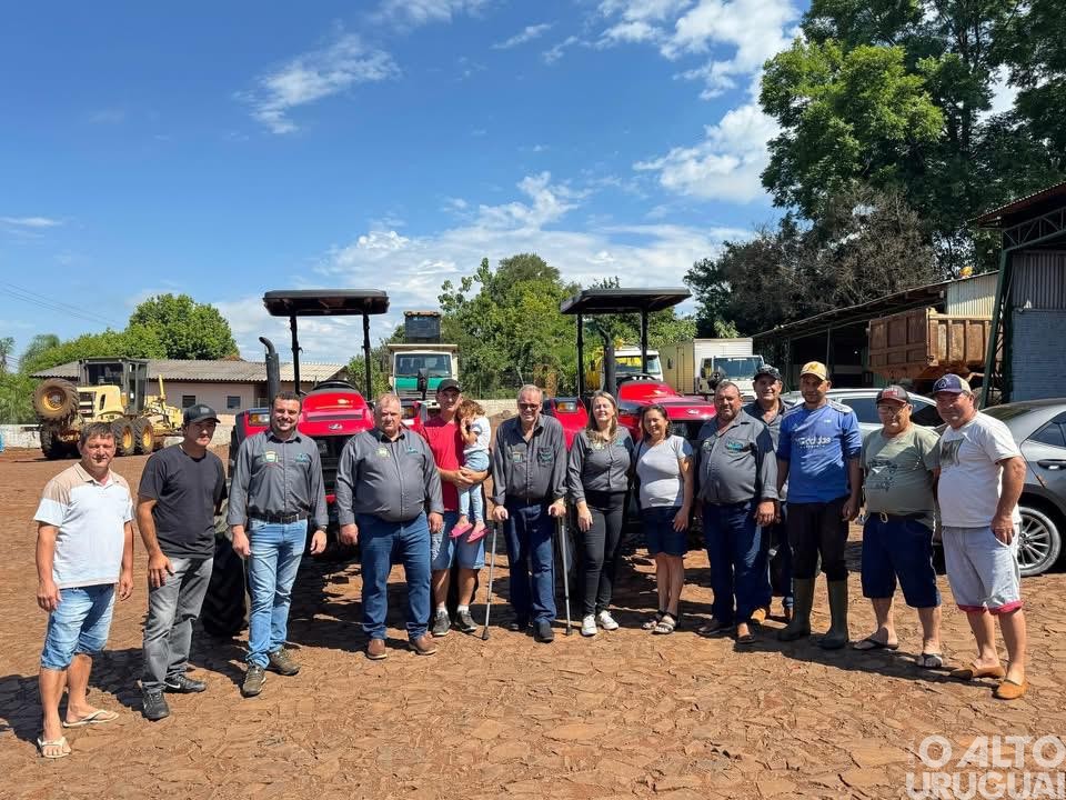 Erval Seco recebe dois novos tratores para patrulha agrícola