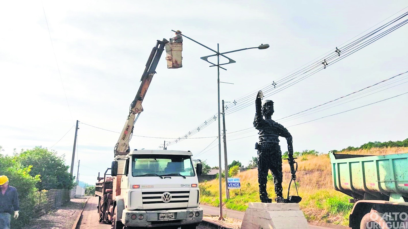 Inicia a instalação de luminárias de LED em Planalto