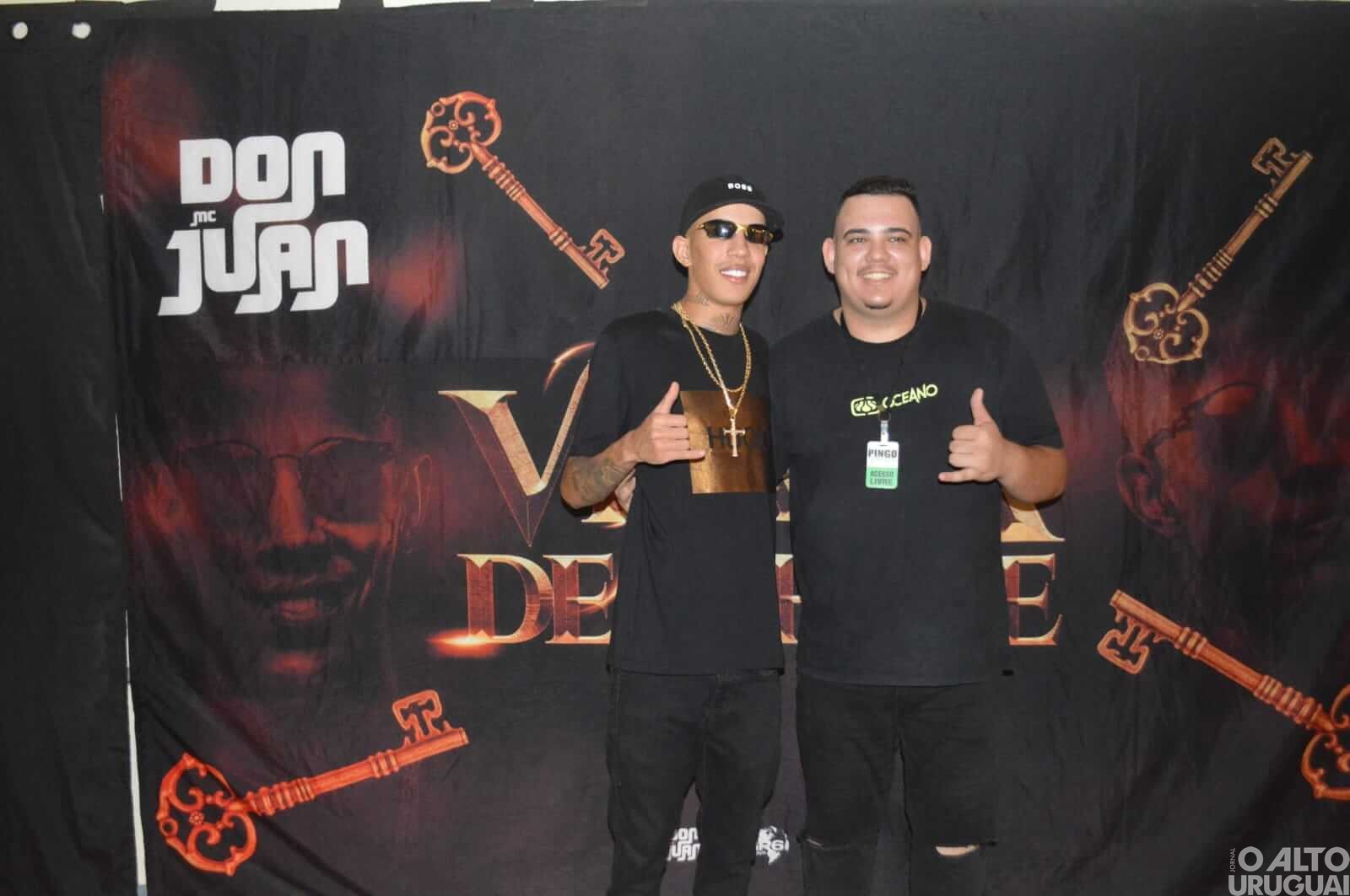 Show de MC Don Juan anima público em FW