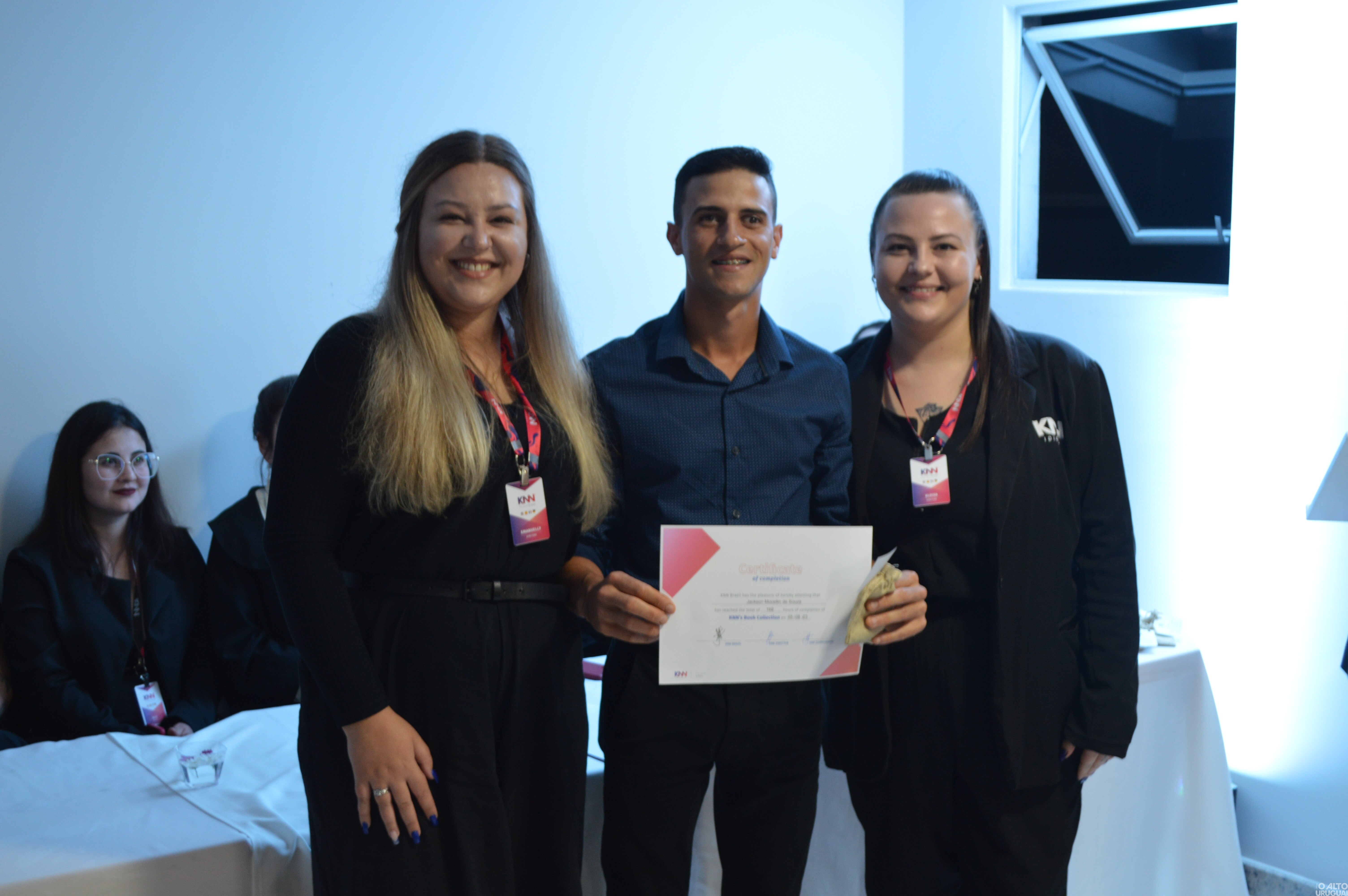 Com cerca de 400 alunos a KNN forma suas primeiras turmas de inglês em FW