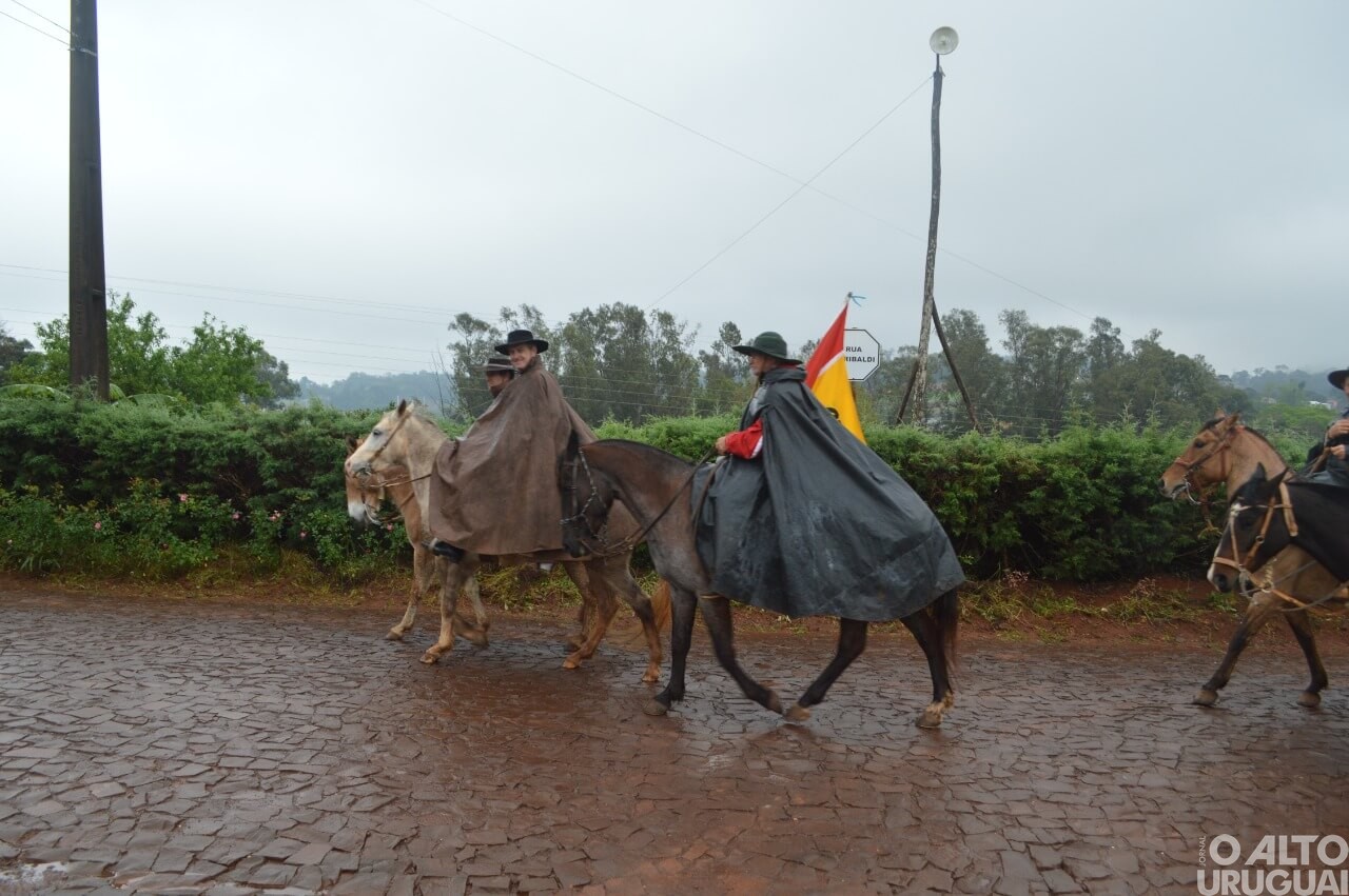 Iraí a Erval Seco: cavalarianos do 30º Bate-Casco passam por FW