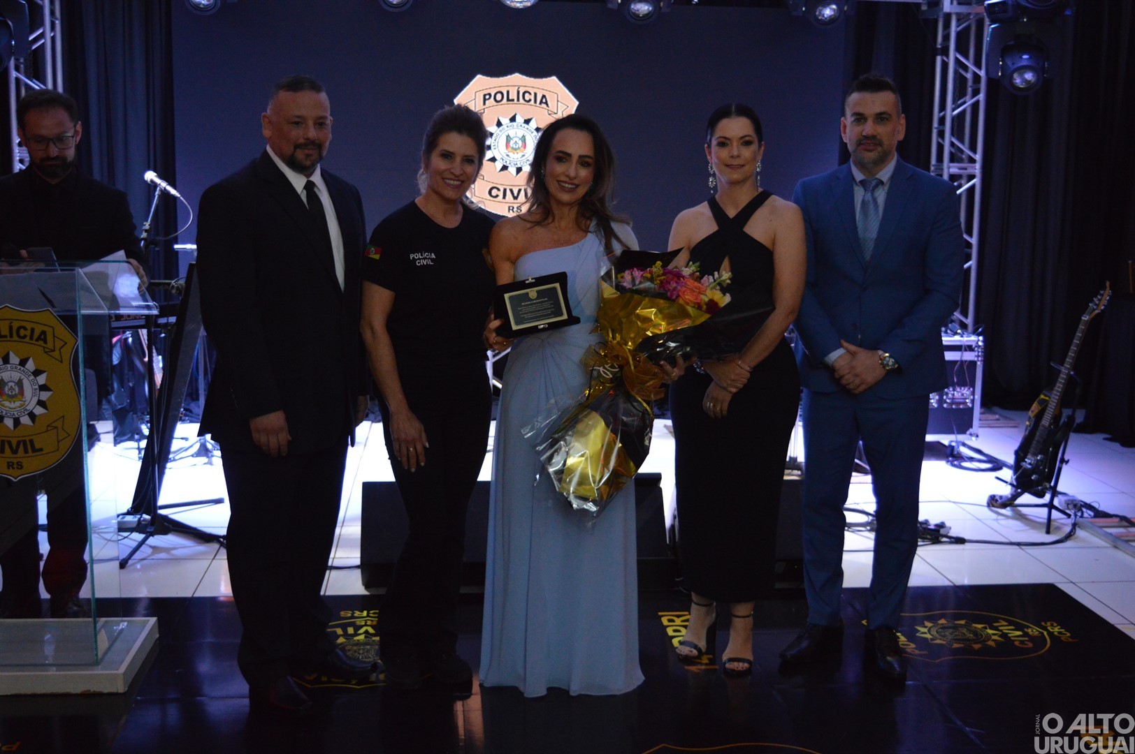 Baile Golden Night homenageia parceiros da Polícia Civil