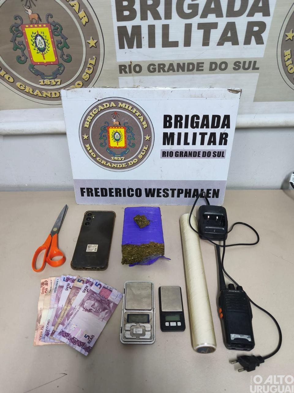 Brigada Militar realiza duas prisões por tráfico de drogas