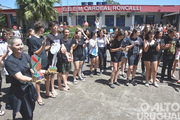 Bandas da Escola Cardeal Roncalli conquistam cinco títulos de campeãs e três de vice-campeãs em SC