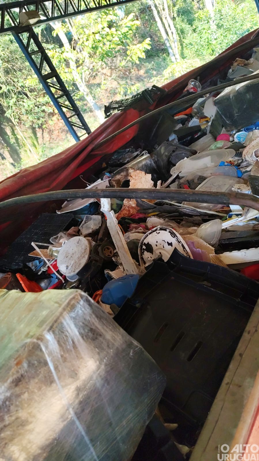 Analistas tributários da Receita Estadual e Batalhão Fazendário de Iraí apreendem seis toneladas de maconha