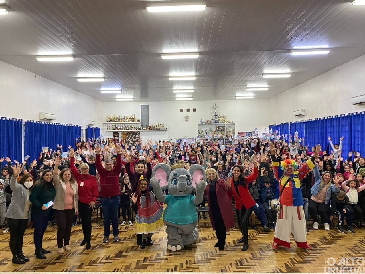 Alunos de FW recebem a visita do Elefante Letrado