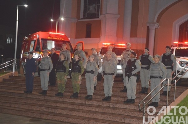 BM e Bombeiros de FW realizam homenagem a sargento morto em Caxias