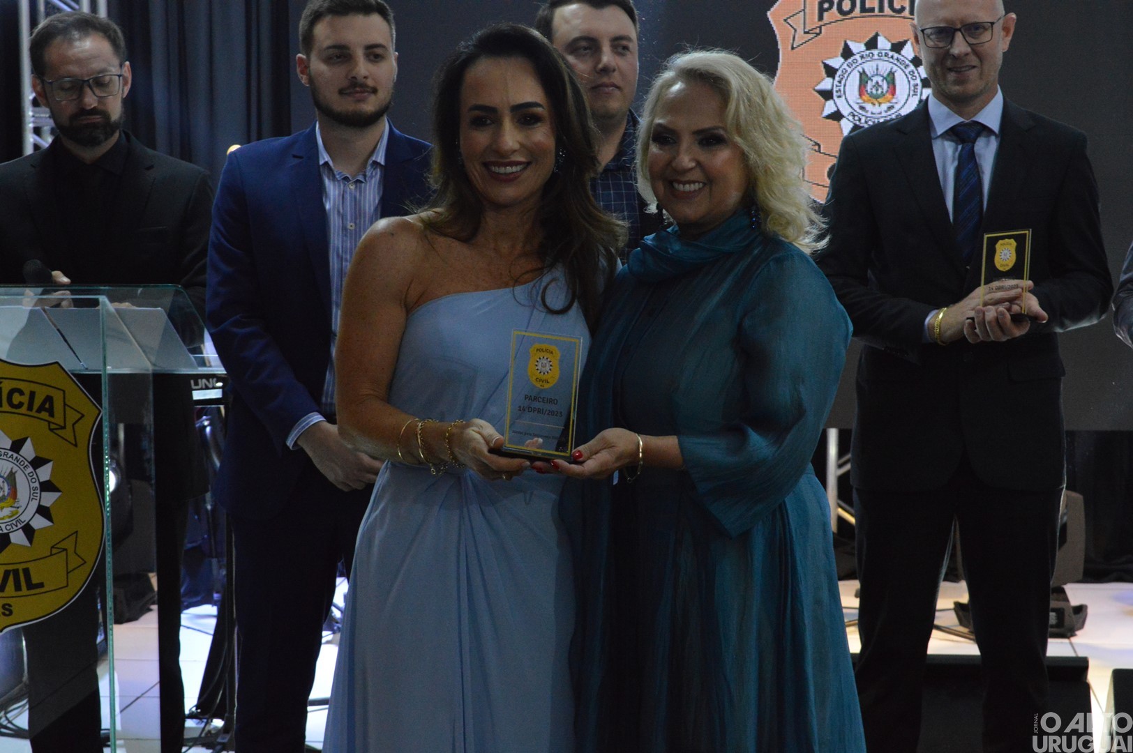 Baile Golden Night homenageia parceiros da Polícia Civil