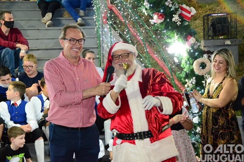 Apresentações do Centro Cultural 25 de Julho marcam noite do Frederico em Luz