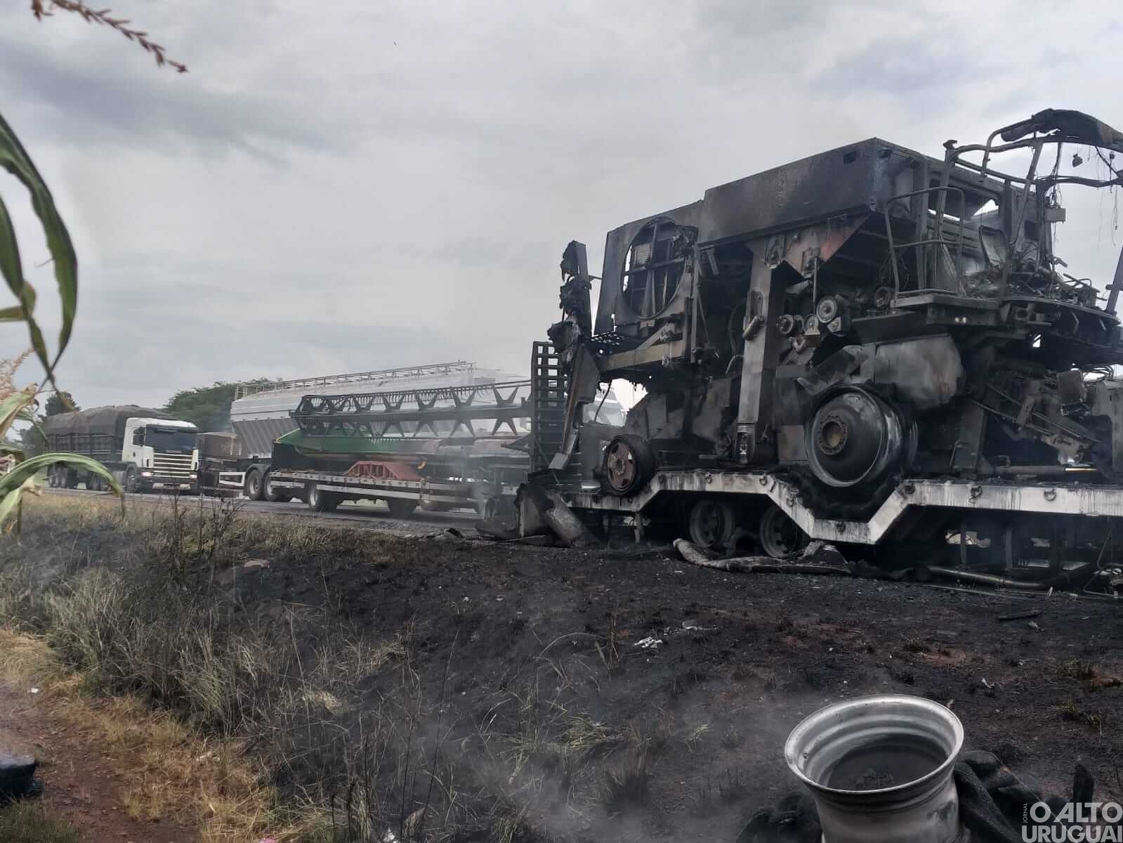 Caminhão incendeia na BR-386 em Seberi
