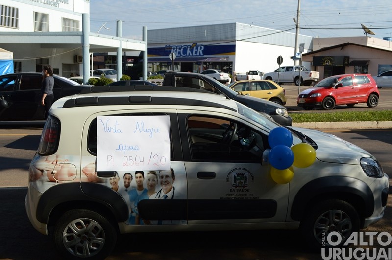Profissionais de enfermagem promovem carreata