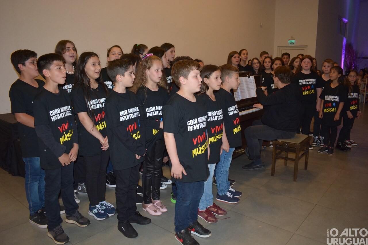 Profissionais da educação de FW são homenageados durante jantar