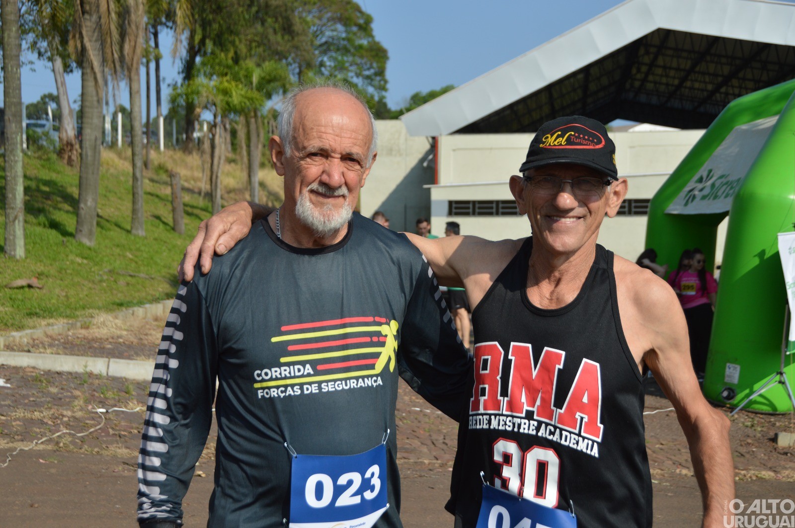 Rústica da Longevidade/Outubro Rosa reúne atletas de toda a região em FW