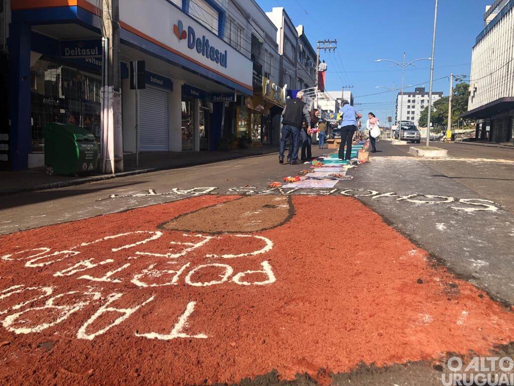 Fiéis celebram Corpus Christi em FW