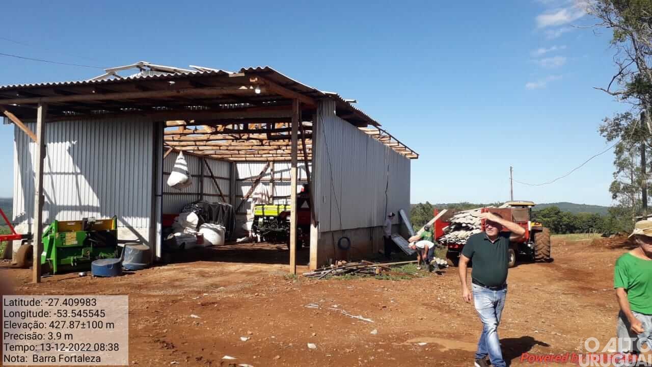 Ventos fortes causam estragos na região