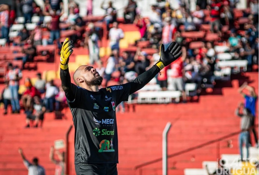 União Frederiquense avança na contratação do goleiro Rafael Roballo