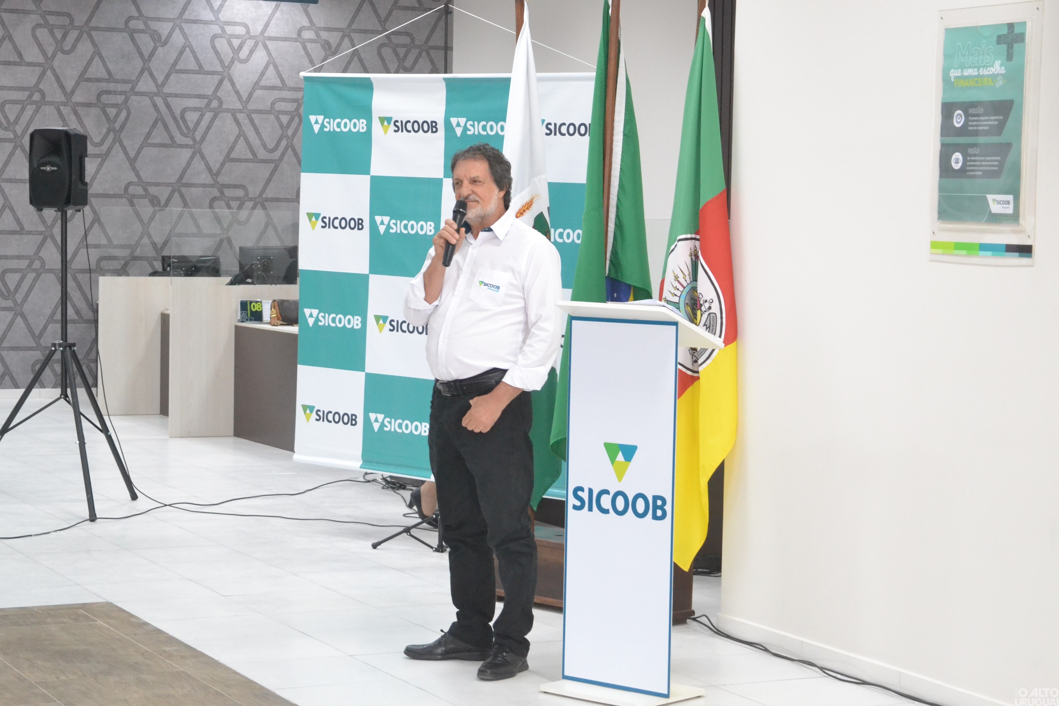 Sicoob Oestecredi reinaugura agência em novo espaço em FW