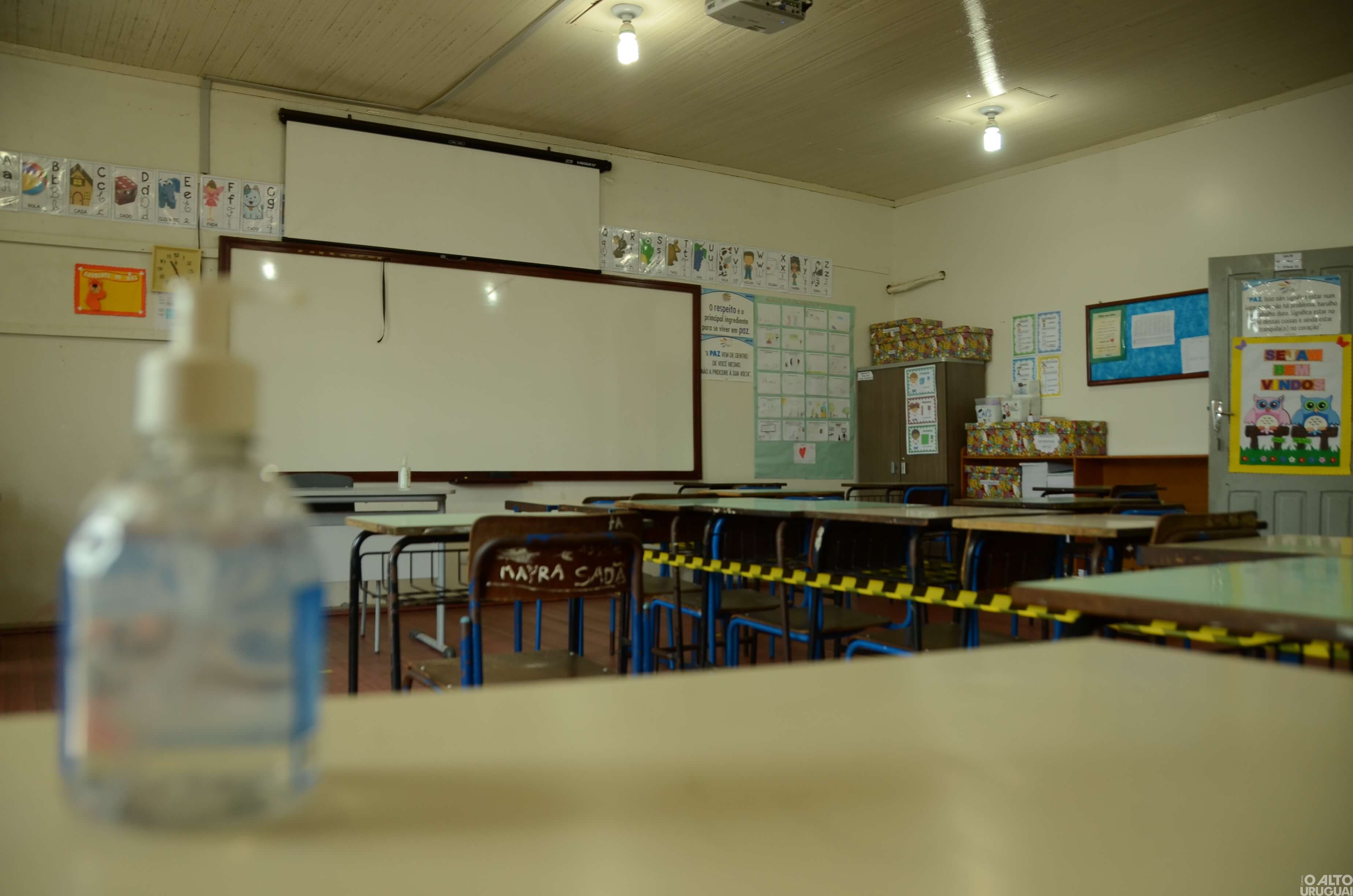 Decreto do governo deve acabar com o distanciamento nas escolas