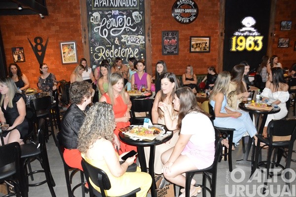 Divina Femme celebra nove anos com evento beneficente