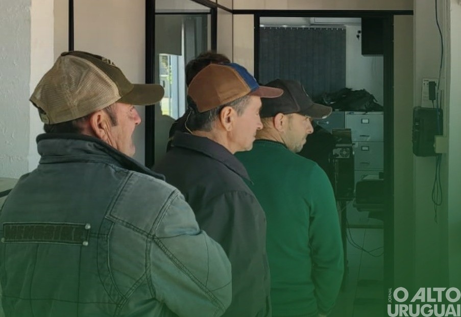 Prefeitura de Caiçara distribui 80 sacas de milho pelo Programa Milho 100%