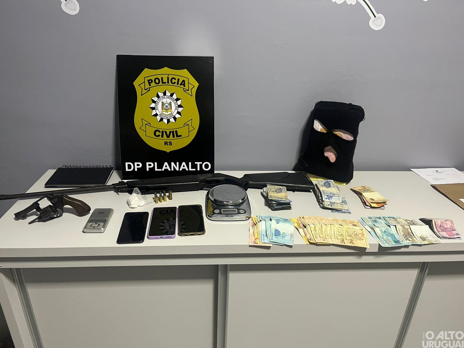 Polícia Civil deflagra operação contra o tráfico de drogas em Planalto