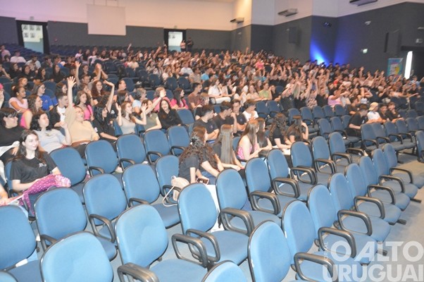 Caravana do Enem reúne mais de 600 estudantes na URI/FW