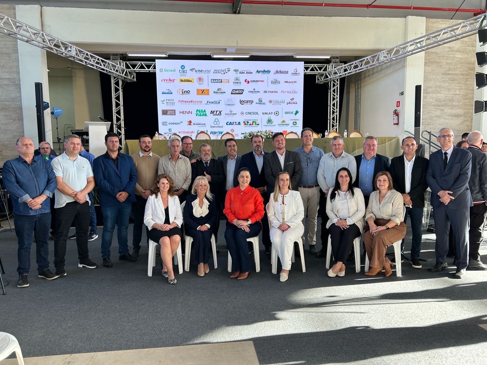 Expofred 2025: Prefeitos da AMZOP Prestigiam a Abertura Oficial