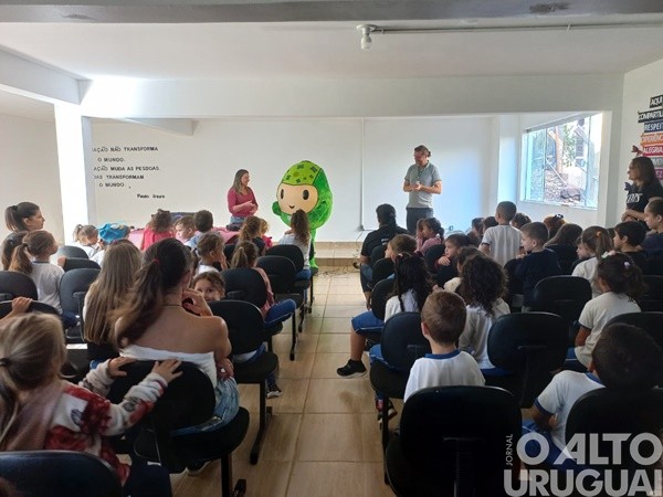 Sicredi Conexão impacta mais de 7 mil pessoas durante a Semana ENEF