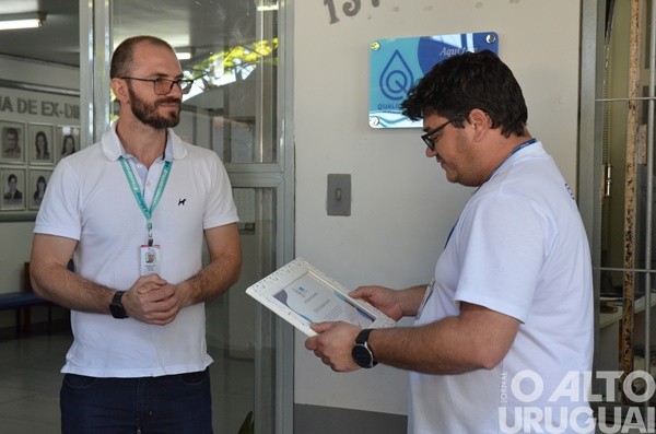 Escola Cardeal Roncalli de FW recebe certificado em qualidade de água tratada