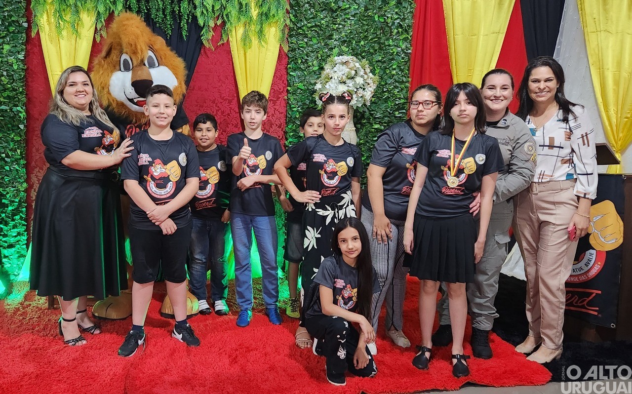 Brigada Militar forma mais de 50 alunos no Proerd em Iraí