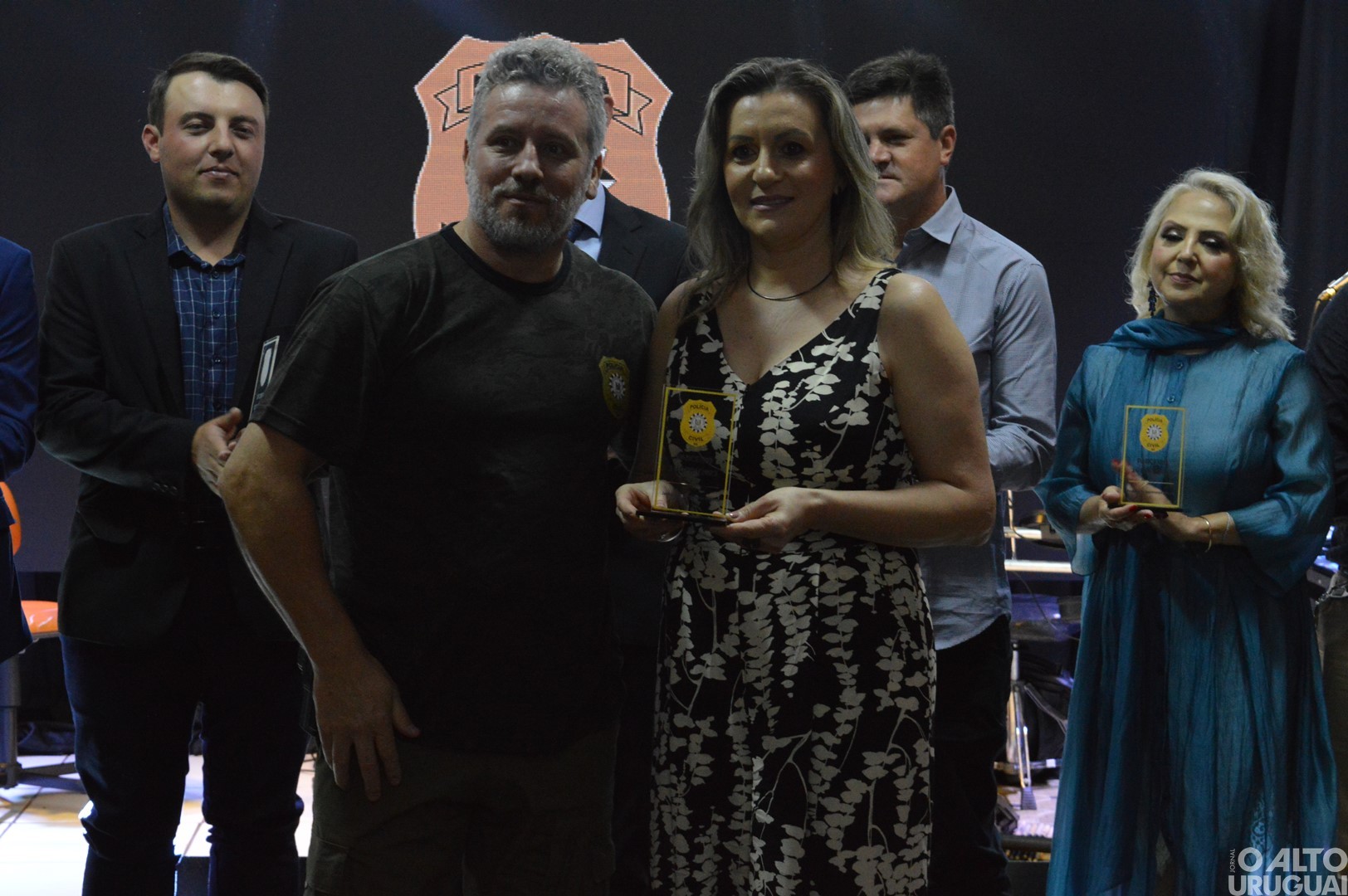 Baile Golden Night homenageia parceiros da Polícia Civil