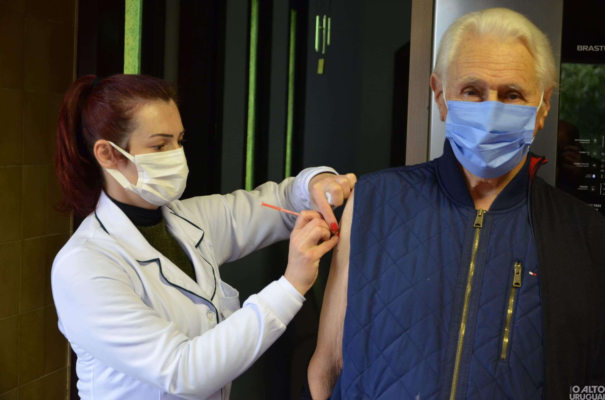 Caiçara inicia aplicação de doses de reforço