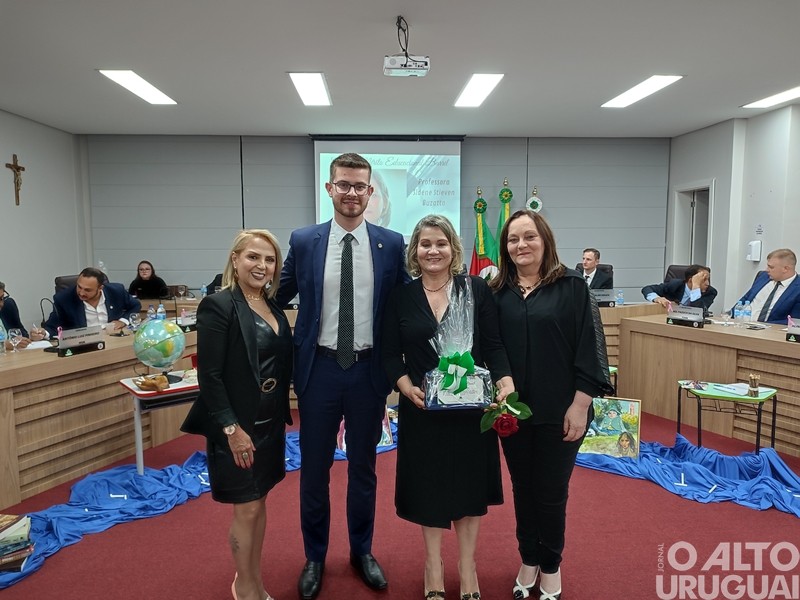 Poder Legislativo valoriza professores com a Condecoração Mérito Educacional Barril