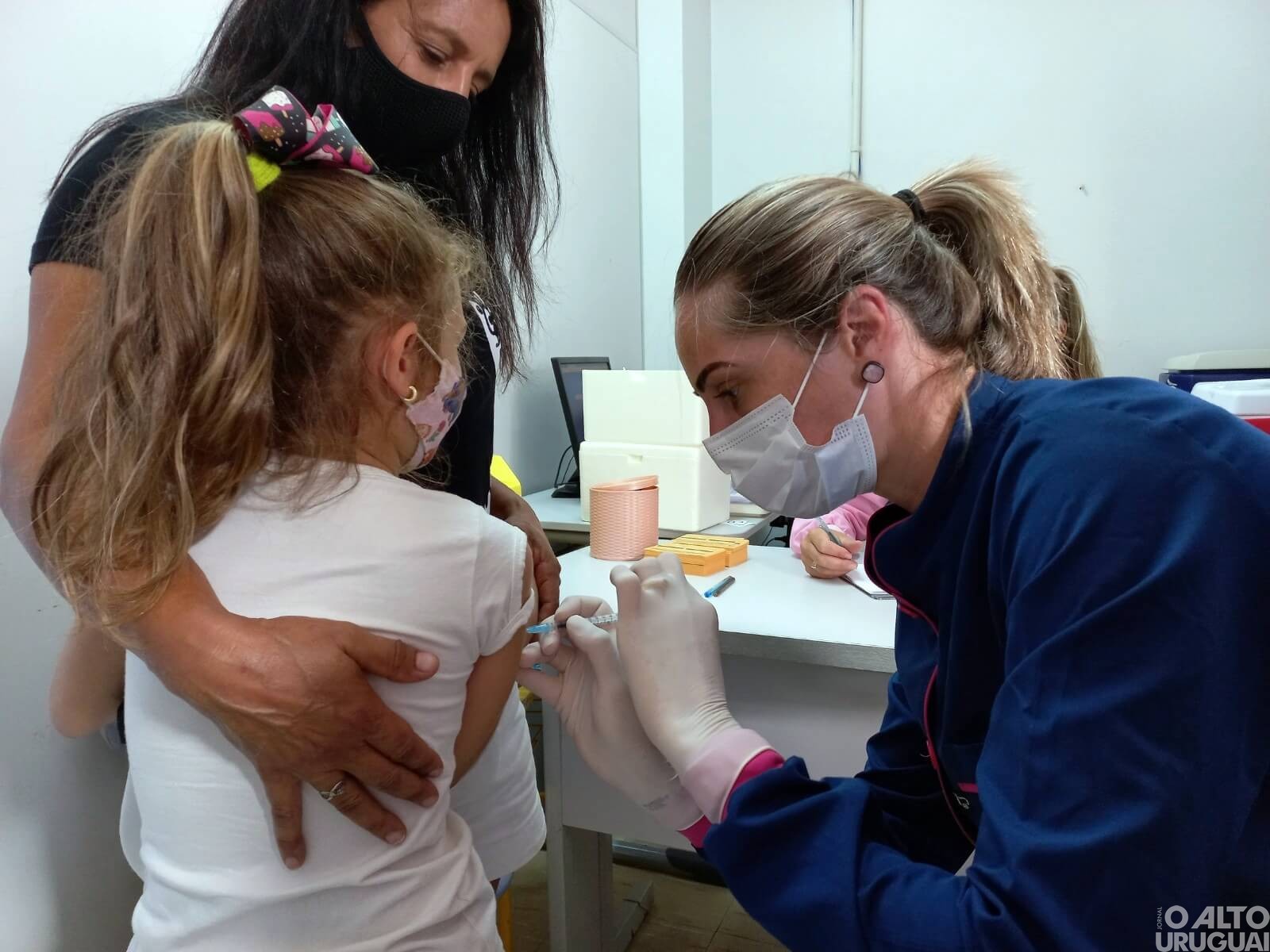 Crianças de 6 a 11 anos sem comorbidades podem se vacinar contra Covid-19 em FW