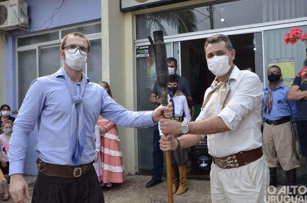 Chama crioula é recebida na sede da prefeitura de Caiçara