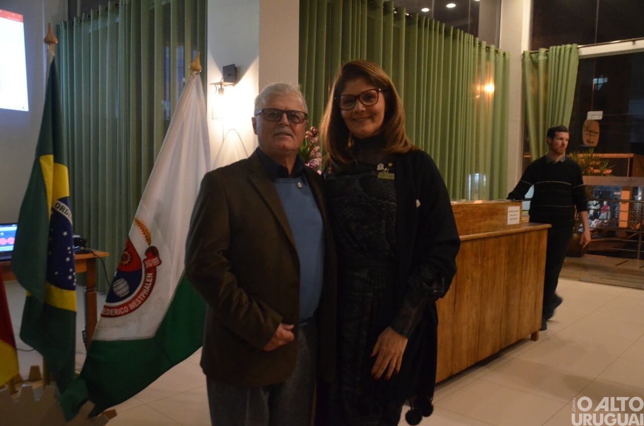 Rotary Club FW Barril e Interact empossam novas diretorias